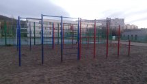 Площадка для воркаута в городе Мурманск №5746 Маленькая Современная фото