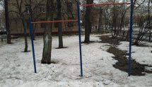 Площадка для воркаута в городе Москва №6286 Маленькая Современная фото