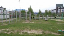 Площадка для воркаута в городе Югорск №6728 Маленькая Современная фото