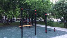 Площадка для воркаута в городе Москва №6753 Маленькая Современная фото