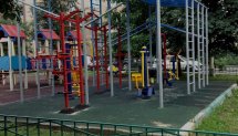 Площадка для воркаута в городе Москва №6834 Маленькая Современная фото