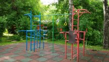 Площадка для воркаута в городе Москва №6846 Маленькая Современная фото