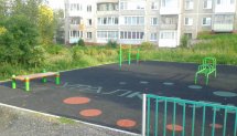Площадка для воркаута в городе Соликамск №7364 Маленькая Современная фото