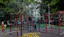 Площадка для воркаута в городе Москва №7414 Маленькая Современная фото