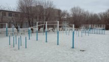 Площадка для воркаута в городе Актобе №12765 Средняя Современная фото
