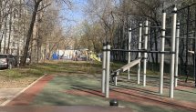Площадка для воркаута в городе Москва №13115 Маленькая Современная фото