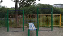 Площадка для воркаута в городе Петропавловск-Камчатский №5513 Маленькая Современная фото