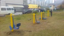 Площадка для воркаута в городе Новосибирск №4146 Маленькая Современная фото
