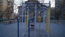Площадка для воркаута в городе Новосибирск №792 Маленькая Современная фото