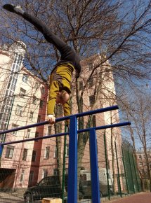 Стойка на руках