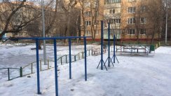 Площадка для воркаута в городе Москва №4864 Маленькая Современная фото