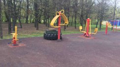 Площадка для воркаута в городе Москва №5126 Маленькая Современная фото