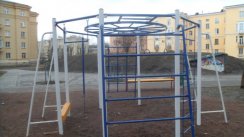 Площадка для воркаута в городе Санкт-Петербург №2748 Маленькая Современная фото