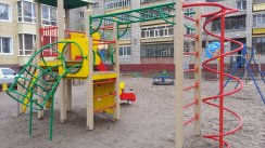 Площадка для воркаута в городе Томск №1862 Маленькая Современная фото