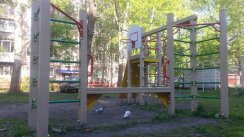 Площадка для воркаута в городе Томск №2210 Маленькая Современная фото