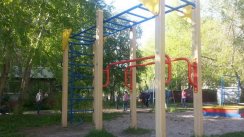 Площадка для воркаута в городе Томск №2209 Маленькая Современная фото