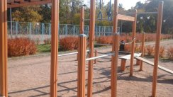 Площадка для воркаута в городе Москва №2529 Маленькая Современная фото