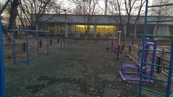 Площадка для воркаута в городе Москва №2685 Маленькая Современная фото