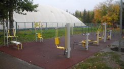 Площадка для воркаута в городе Уфа №5732 Маленькая Современная фото