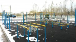 Площадка для воркаута в городе Астана №5885 Средняя Современная фото