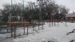 Площадка для воркаута в городе Кант №6025 Маленькая Современная фото