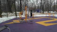 Площадка для воркаута в городе Москва №6283 Маленькая Современная фото