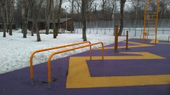 Площадка для воркаута в городе Москва №6283 Маленькая Современная фото