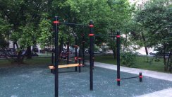 Площадка для воркаута в городе Москва №6753 Маленькая Современная фото