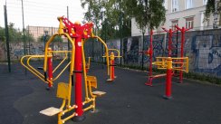 Площадка для воркаута в городе Санкт-Петербург №6752 Маленькая Современная фото