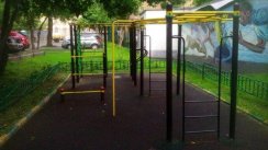 Площадка для воркаута в городе Москва №6903 Маленькая Современная фото