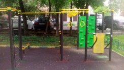 Площадка для воркаута в городе Москва №6903 Маленькая Современная фото