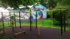 Площадка для воркаута в городе Москва №6903 Маленькая Современная фото