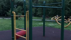 Площадка для воркаута в городе Москва №6900 Средняя Современная фото