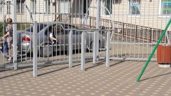 Площадка для воркаута в городе Кореновск №7169 Маленькая Современная фото