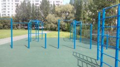 Площадка для воркаута в городе Омск №7197 Маленькая Современная фото