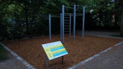 Площадка для воркаута в городе Мюнхен №7390 Маленькая Современная фото