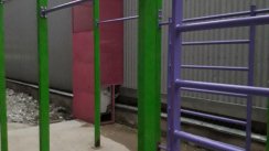 Площадка для воркаута в городе Москва №7628 Маленькая Современная фото