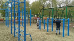 Площадка для воркаута в городе Абакан №7630 Средняя Современная фото