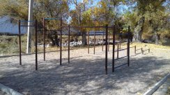 Площадка для воркаута в городе Каракол №7779 Средняя Современная фото