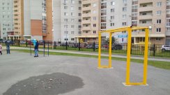 Площадка для воркаута в городе Липецк №7809 Маленькая Современная фото