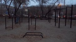 Площадка для воркаута в городе Челябинск №7873 Средняя Современная фото