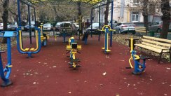 Площадка для воркаута в городе Москва №7895 Маленькая Современная фото