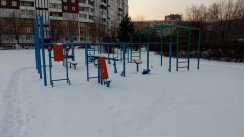 Площадка для воркаута в городе Кемерово №7959 Средняя Современная фото