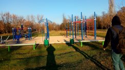 Площадка для воркаута в городе Бахчисарай №8082 Средняя Современная фото