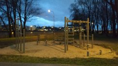 Площадка для воркаута в городе Рига №8086 Маленькая Современная фото