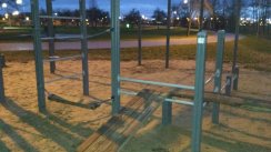 Площадка для воркаута в городе Рига №8086 Маленькая Современная фото