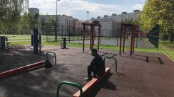 Площадка для воркаута в городе Москва №8468 Маленькая Современная фото