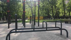 Площадка для воркаута в городе Москва №8492 Маленькая Современная фото