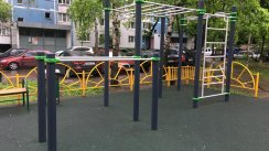 Площадка для воркаута в городе Королев №8576 Средняя Современная фото