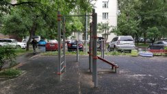 Площадка для воркаута в городе Москва №8595 Маленькая Современная фото